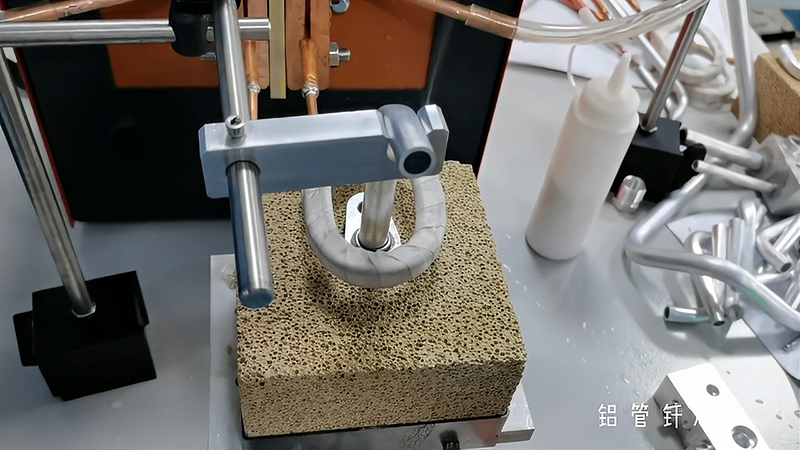 自動化感應焊接設備在鋁件焊接中的應用主要體現在以下幾個方面