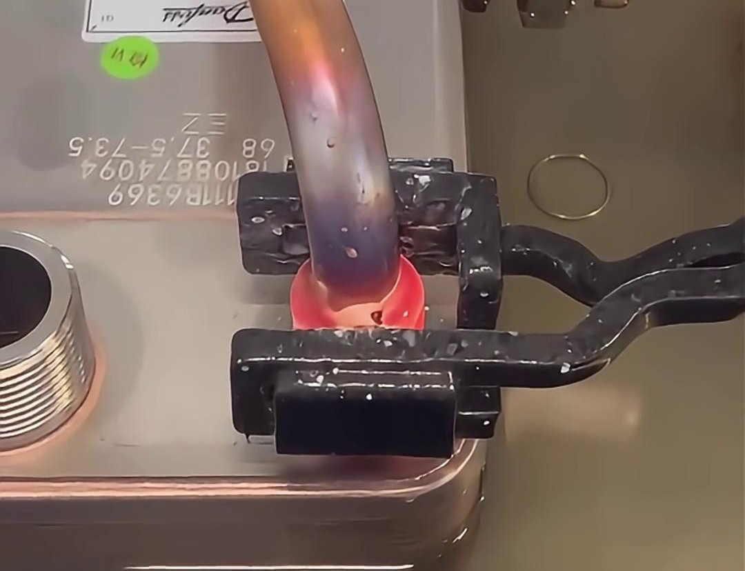 手持式高頻焊機，它在散熱器銅鋁焊接領域表現出色