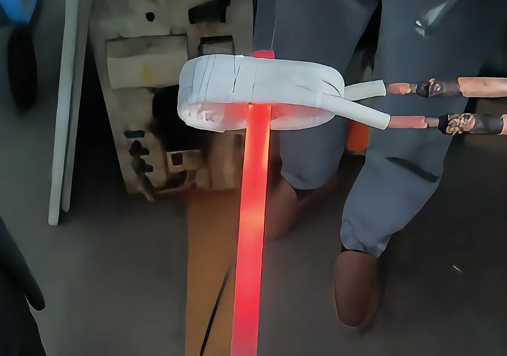 鋼帶連續退火難題克星！海瑞拓超高頻退火機，邊走邊加熱精準控溫