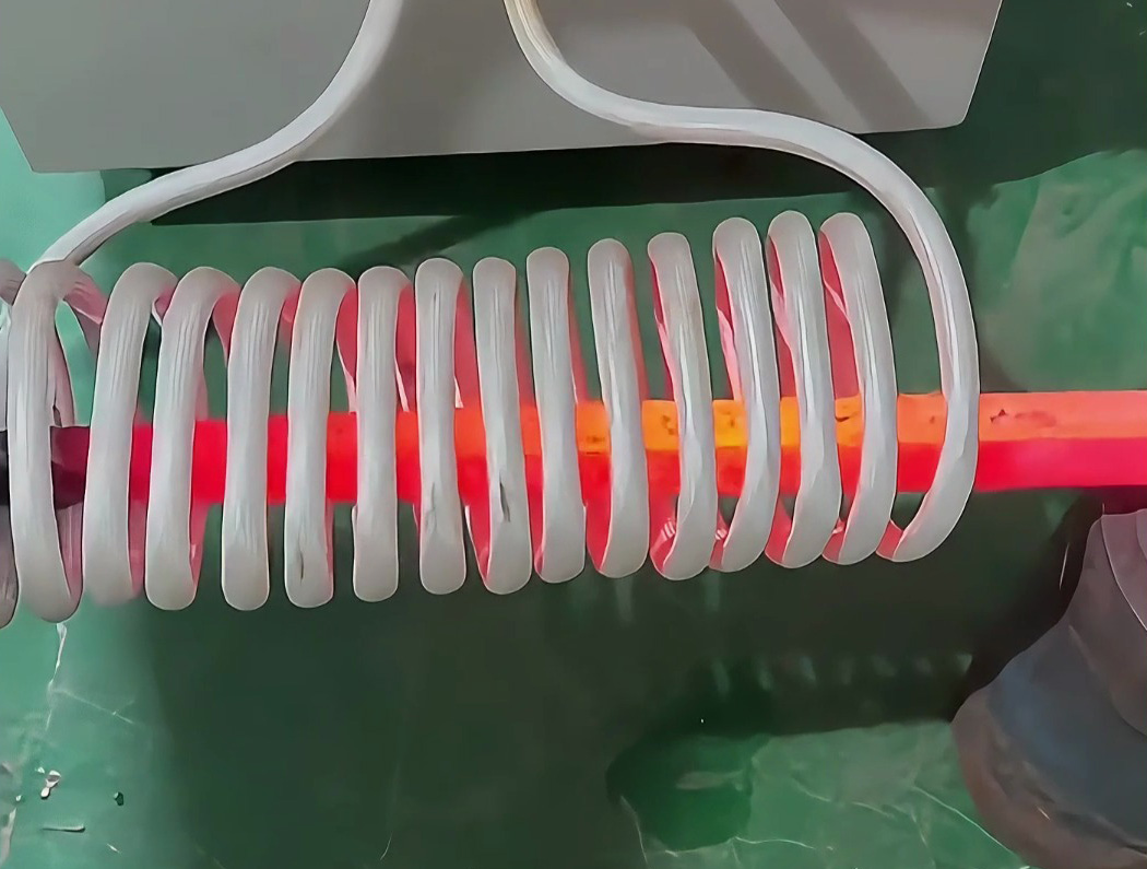 棒料600°流水線加熱！海瑞拓高頻感應加熱設備帶你見識工業(yè)神器！