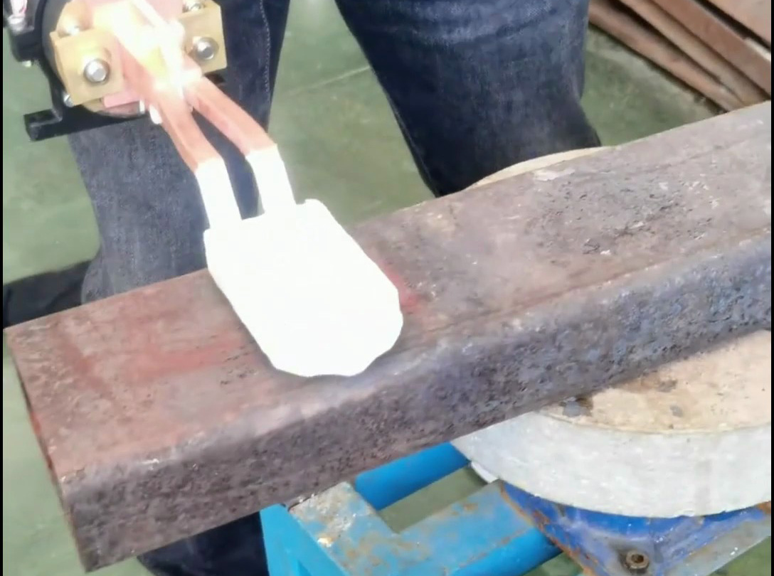 還在為金屬加熱煩惱？有了手持式高頻機再也不用愁！