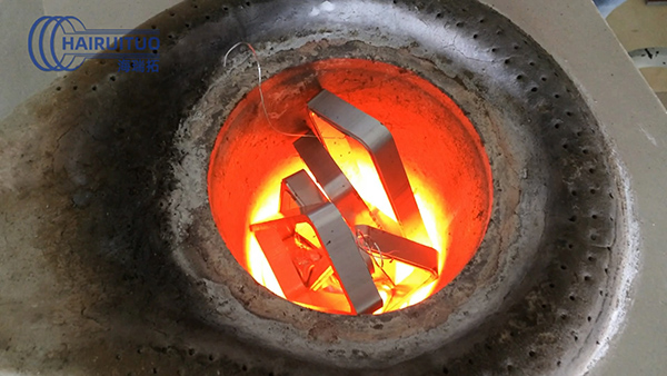 中頻感應熔煉爐-IGBT中頻電源具有低功耗、高可靠性等特點(圖3)